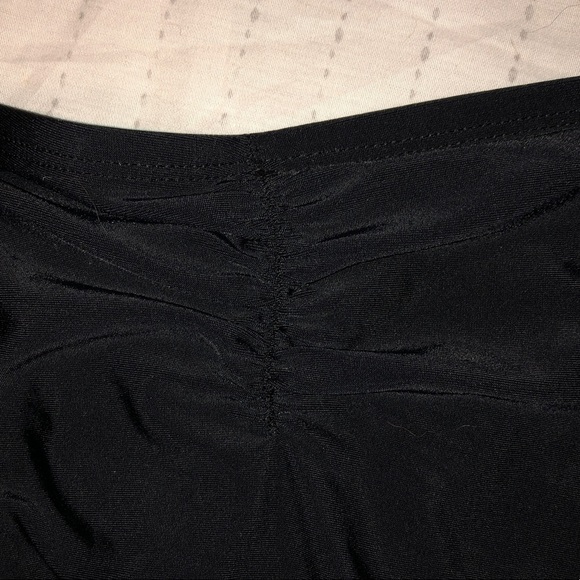 🆕 Black Ruched Bikini Bottom 👙 - Picture 6 of 7